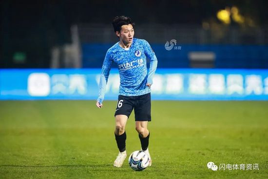 让我们动情而深情地，看到1949年10月1日之所以如此巍峨壮丽，那是历史的必然，也是人心之所向。
