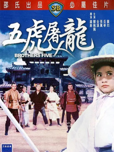 巩俐身穿黑丝亮相秀美腿，在机场获赠鲜花的她开心给粉丝签名并挥手示意，亲民毫无架子。
